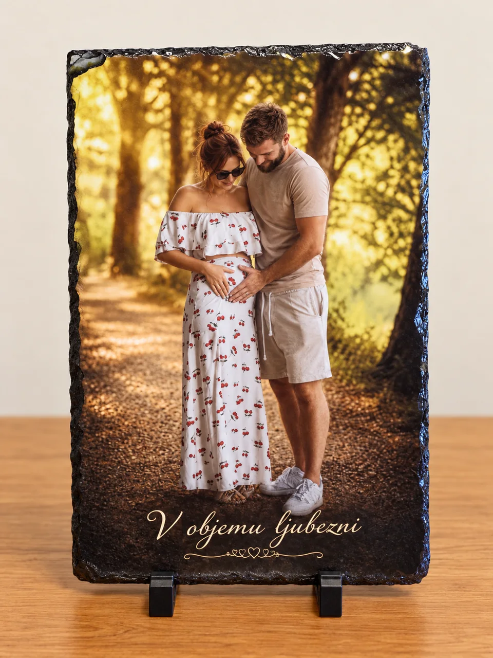 Foto plošča na stojalih, pogled spredaj.