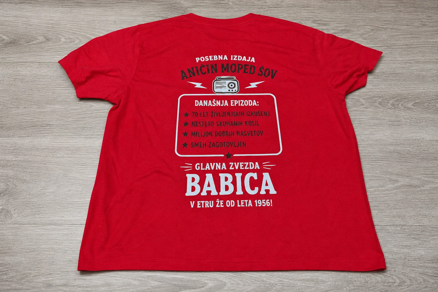 Rdeča majica z osebnim jubilejnim motivom